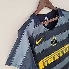 Retro International 04-05 Exterior